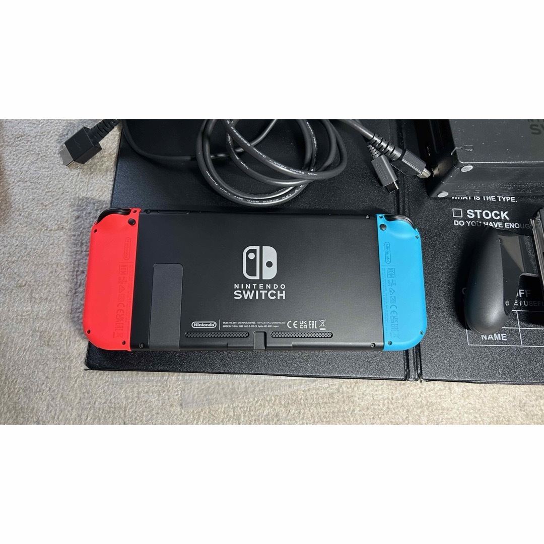 Nintendo Switch Joy-Con (L) ネオンブルー/ (R)  エンタメ/ホビーのゲームソフト/ゲーム機本体(家庭用ゲーム機本体)の商品写真