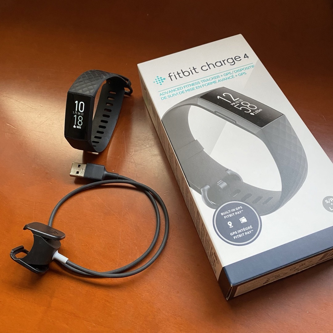 FITBIT Fitbit Charge4 GPS搭載フィットネストラッカー B スマホ/家電/カメラのスマートフォン/携帯電話(その他)の商品写真