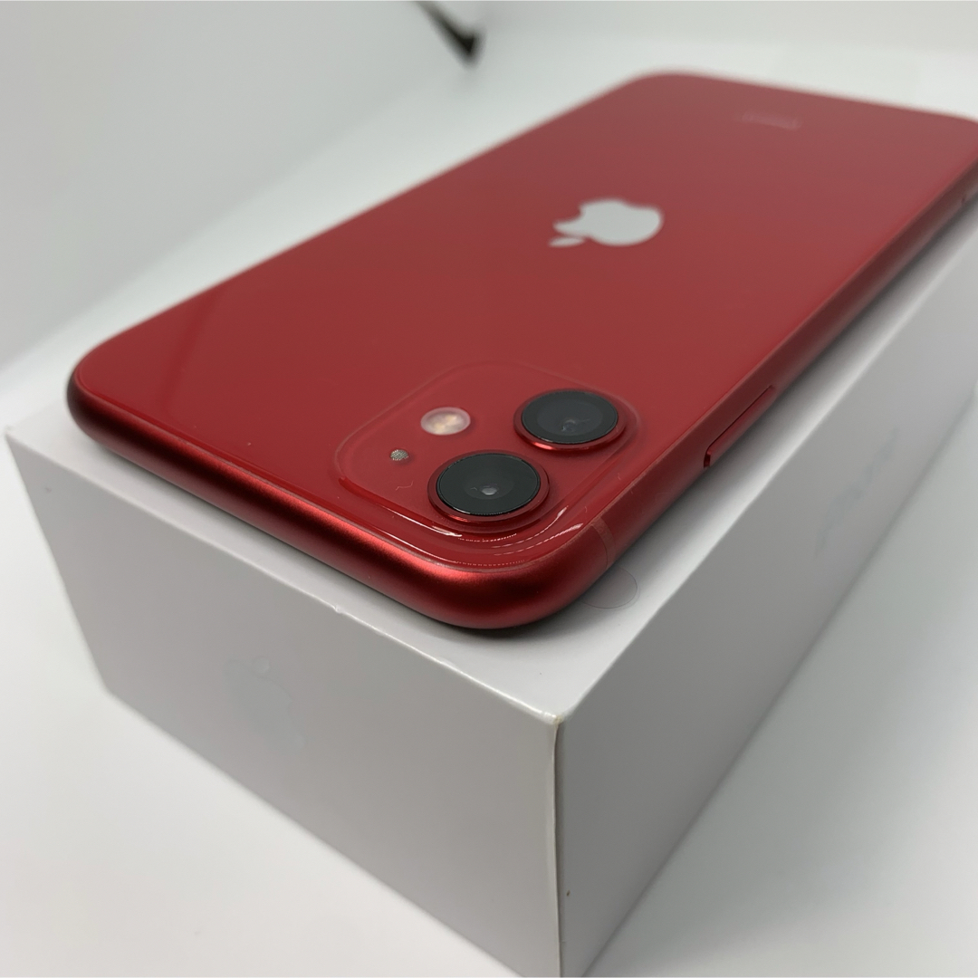 iPhone(アイフォーン)の未使用　iPhone 11 (PRODUCT)RED 128 GB SIMフリー スマホ/家電/カメラのスマートフォン/携帯電話(スマートフォン本体)の商品写真