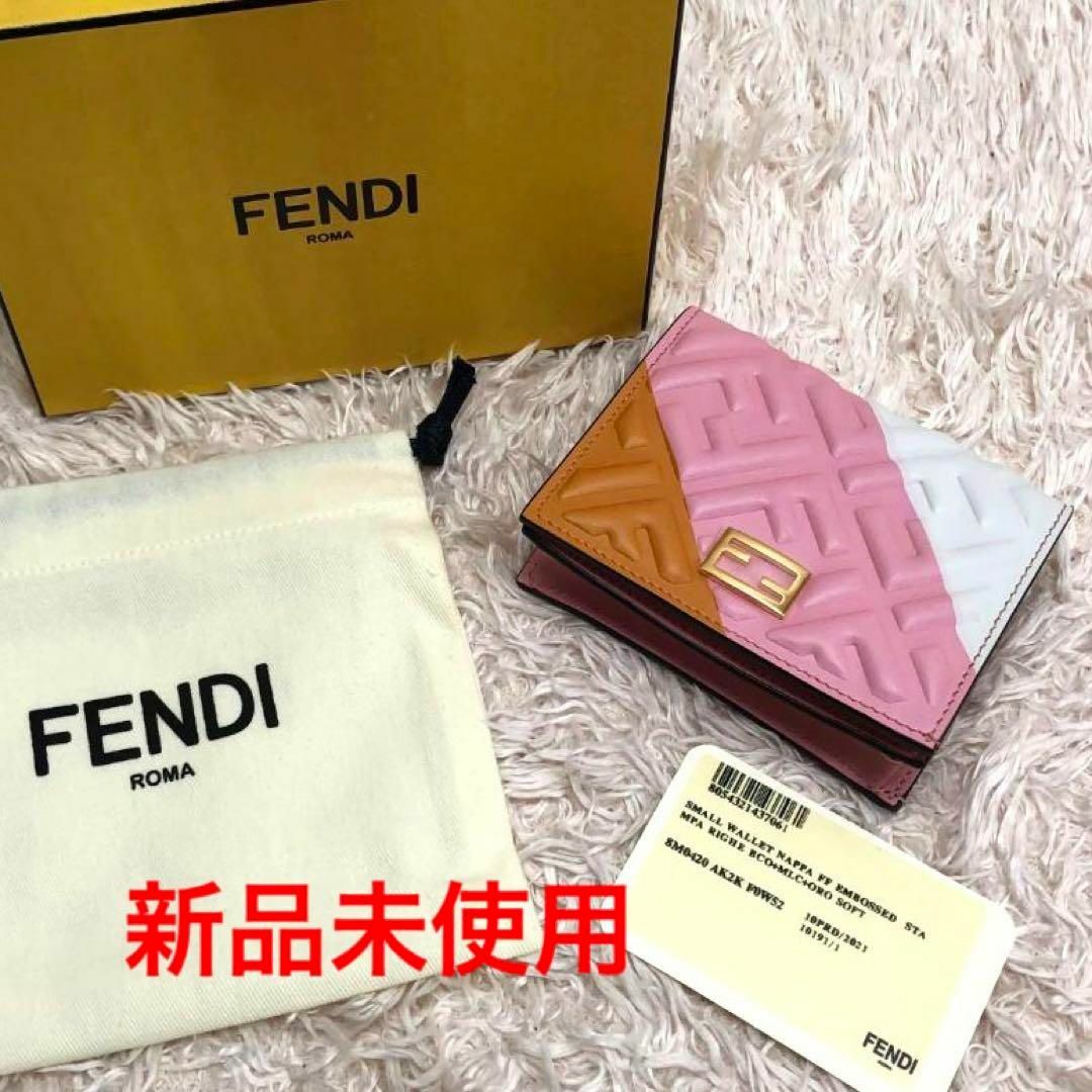 FENDI(フェンディ)の☆未使用品☆フェンディ ズッカ レザー コンパクト 二つ折り財布 ピンク レディースのファッション小物(財布)の商品写真