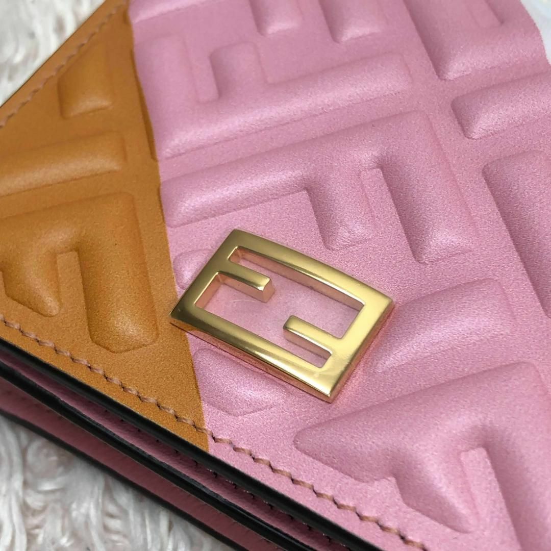 FENDI(フェンディ)の☆未使用品☆フェンディ ズッカ レザー コンパクト 二つ折り財布 ピンク レディースのファッション小物(財布)の商品写真