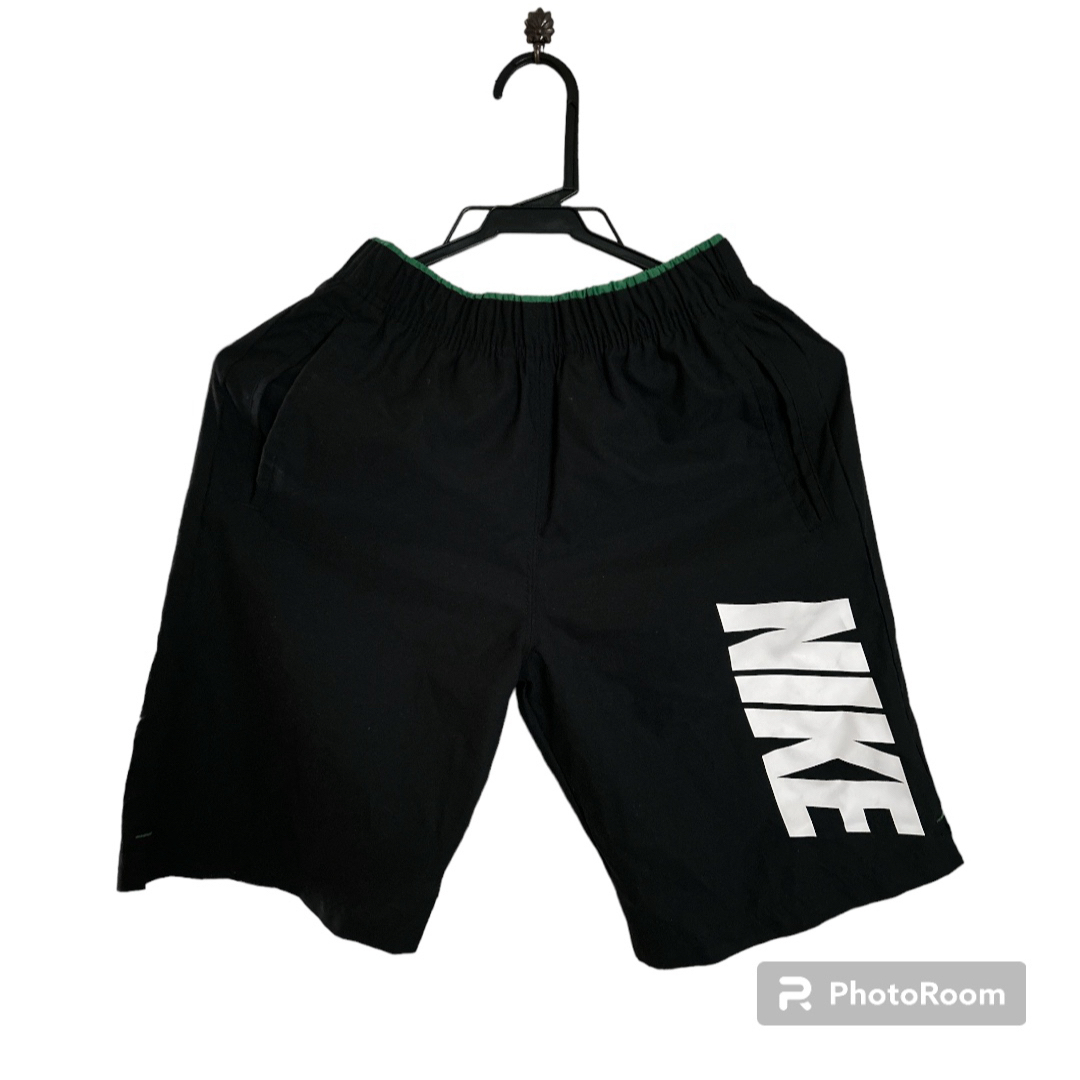 NIKE(ナイキ)の【即購入OK・中古服】ナイキのジャンバーと半ズボンの２点セット NIKE L 黒 キッズ/ベビー/マタニティのキッズ服男の子用(90cm~)(ジャケット/上着)の商品写真