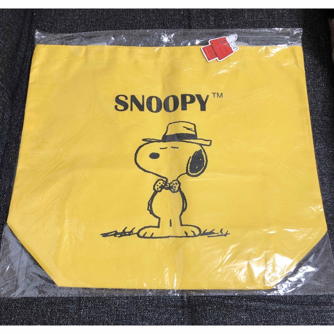 SNOOPY(スヌーピー)のスヌーピー　ファミリーキャラクター　ビッグトートバッグ　黄色 レディースのバッグ(トートバッグ)の商品写真