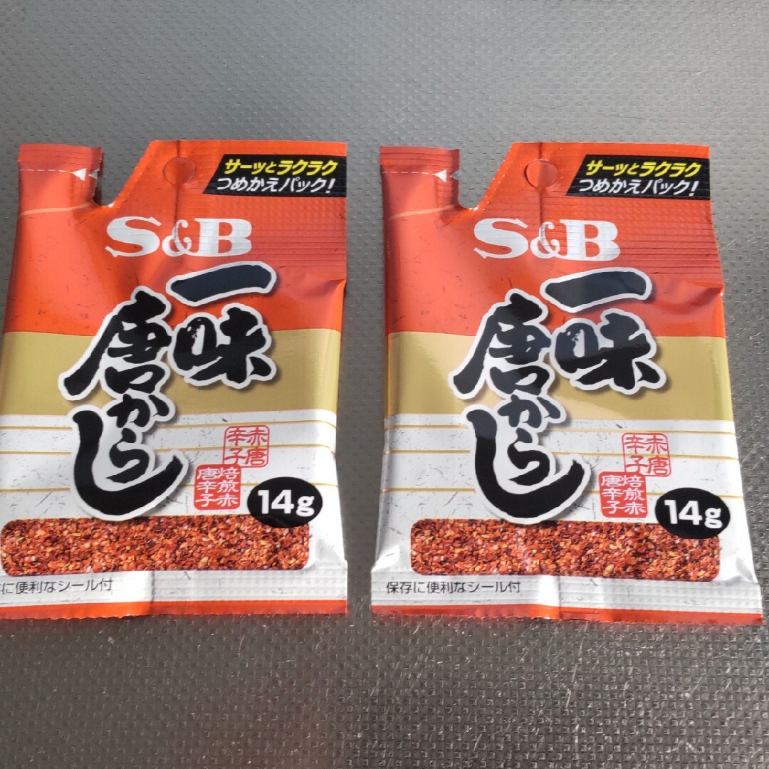 エスビー食品(エルビーショクヒン)の[全] エスビー 一味唐辛子 ２袋 ( S&B トウガラシ とうがらし ) 食品/飲料/酒の食品(調味料)の商品写真