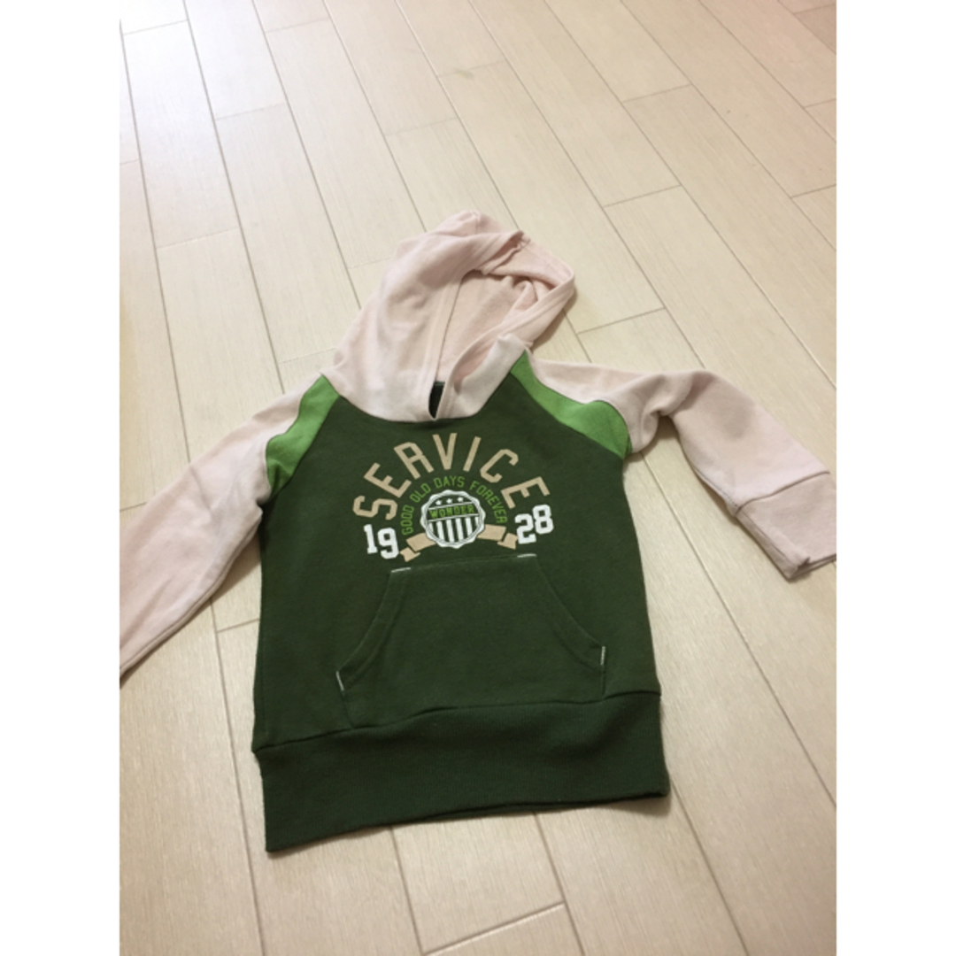 110 パーカー トレーナー 西松屋 男の子  グリーン 緑 キッズ/ベビー/マタニティのキッズ服男の子用(90cm~)(Tシャツ/カットソー)の商品写真