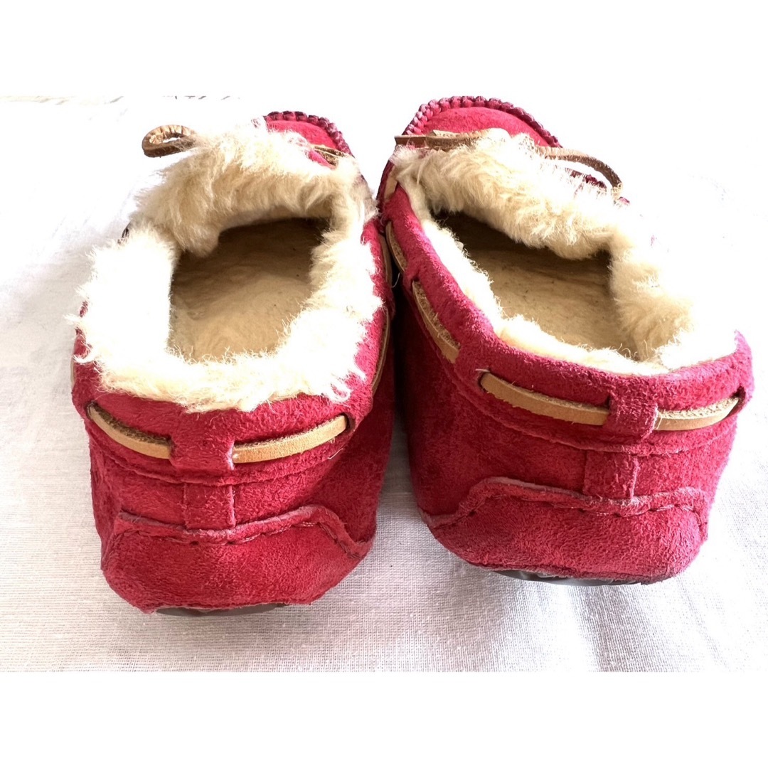 UGG(アグ)のUGG アグ　モカシン　赤 レディースの靴/シューズ(スリッポン/モカシン)の商品写真