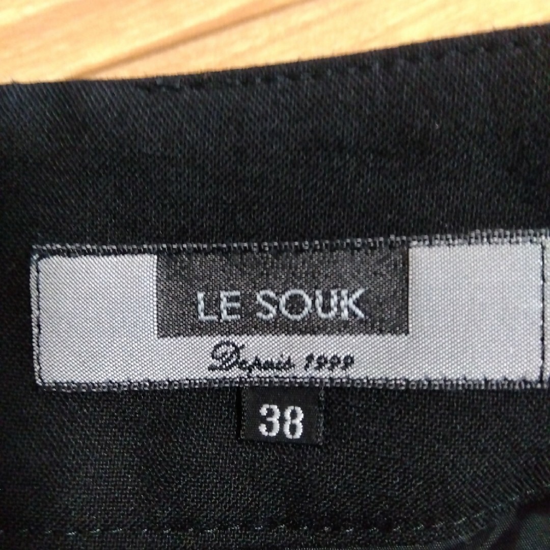 Le souk(ルスーク)の美品 LE SOUK ルスークブラック スーツ 上下 38 M　リクルート　黒 レディースのフォーマル/ドレス(スーツ)の商品写真