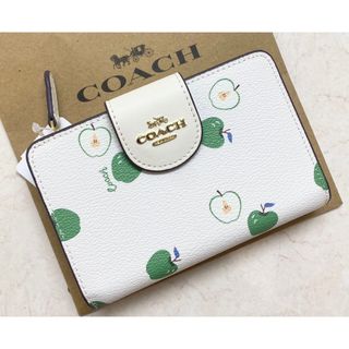 コーチ(COACH)の[新品未使用]✨COACHりんごマルチ柄二つ折り財布✨ミニ財布(財布)