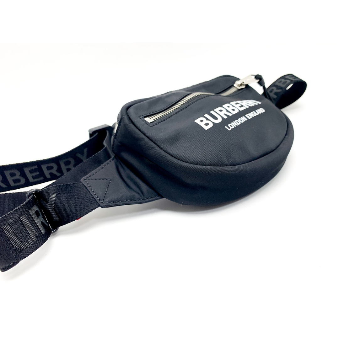 BURBERRY(バーバリー)のBURBERRY バーバリー 8021091 黒 ブラック 白 ホワイト ロゴ ナイロン ボディバッグ メッセンジャーバッグ バック 鞄 カバン ブランド メンズのバッグ(ボディーバッグ)の商品写真
