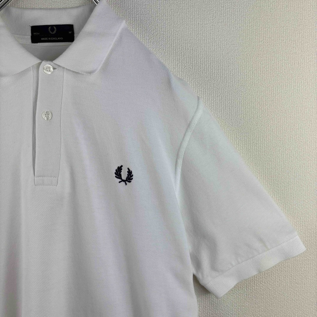 FRED PERRY(フレッドペリー)の大人気　フレッドペリー　ポロシャツ　半袖　M3 英国製　38 M 白紺　古着 メンズのトップス(ポロシャツ)の商品写真