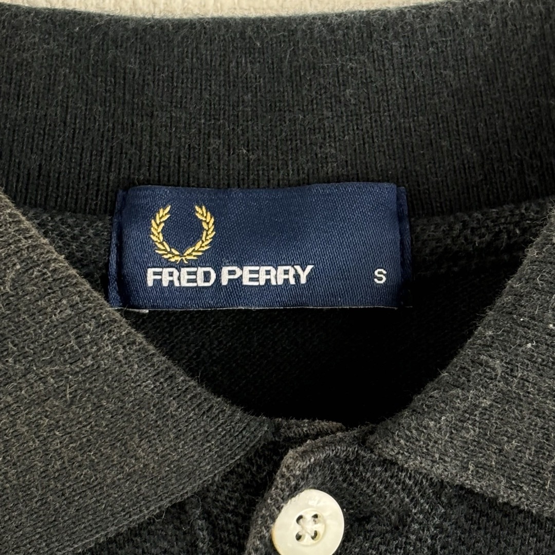 FRED PERRY(フレッドペリー)のフレッドペリー　ポロシャツ　半袖　ブラック　イエロー　S 古着 メンズのトップス(ポロシャツ)の商品写真