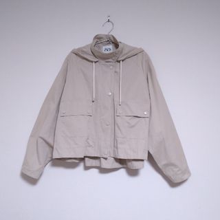 ZARA　フード付きショート丈ブルゾン