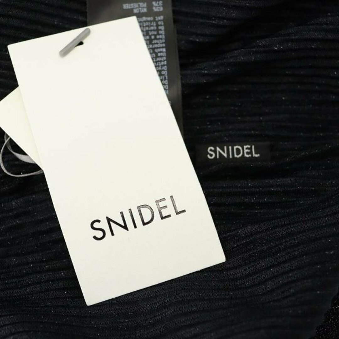 SNIDEL(スナイデル)のスナイデル 23SS ラメカットハイネック トップス ニット カットソー レディースのトップス(カットソー(半袖/袖なし))の商品写真