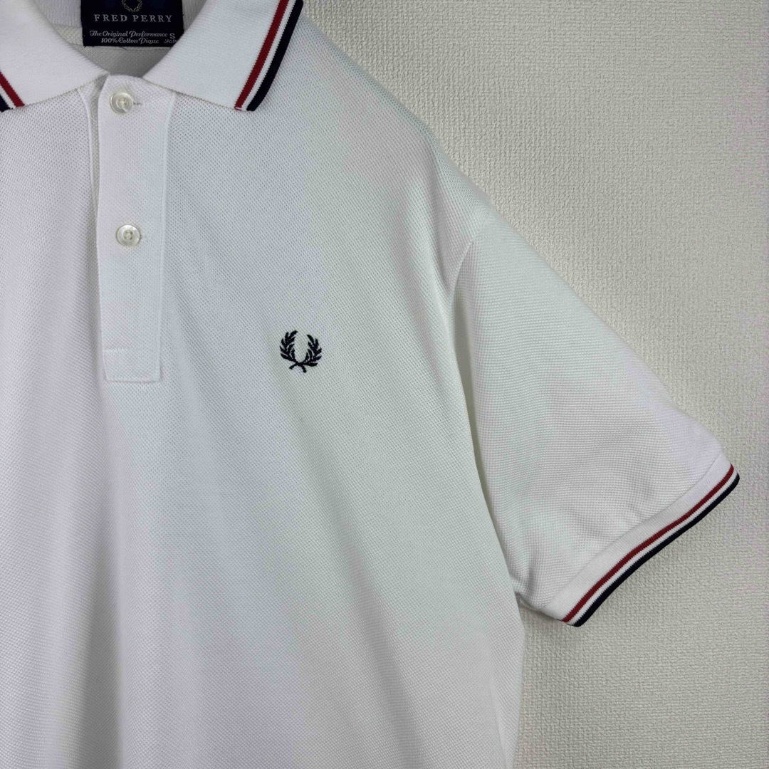 FRED PERRY(フレッドペリー)のフレッドペリー　ポロシャツ　コットンピケ　ビンテージ　半袖　白赤紺　S 古着 メンズのトップス(ポロシャツ)の商品写真