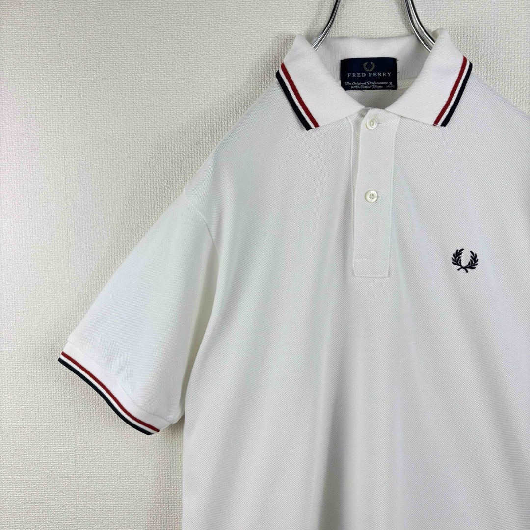 FRED PERRY(フレッドペリー)のフレッドペリー　ポロシャツ　コットンピケ　ビンテージ　半袖　白赤紺　S 古着 メンズのトップス(ポロシャツ)の商品写真