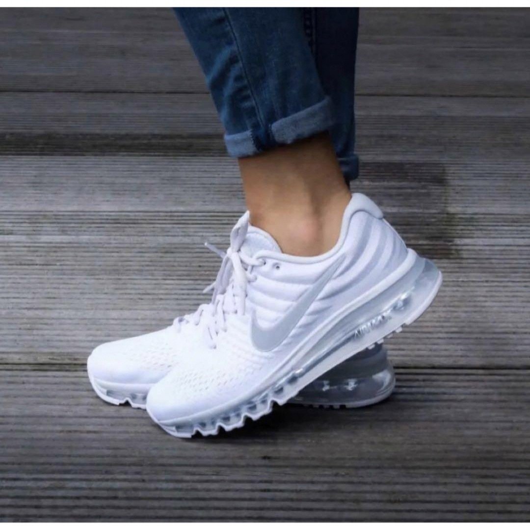 NIKE(ナイキ)のNike Air Max 2017 PurePlatinum/WolfGrey レディースの靴/シューズ(スニーカー)の商品写真