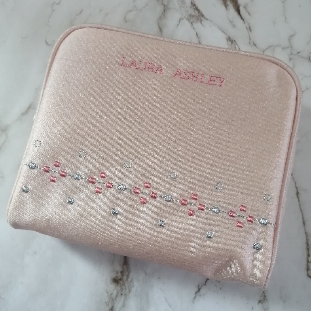 LAURA ASHLEY(ローラアシュレイ)の新品 ローラアシュレイ ポーチ マルチポーチ ピンク メイクポーチ マルチケース レディースのファッション小物(ポーチ)の商品写真