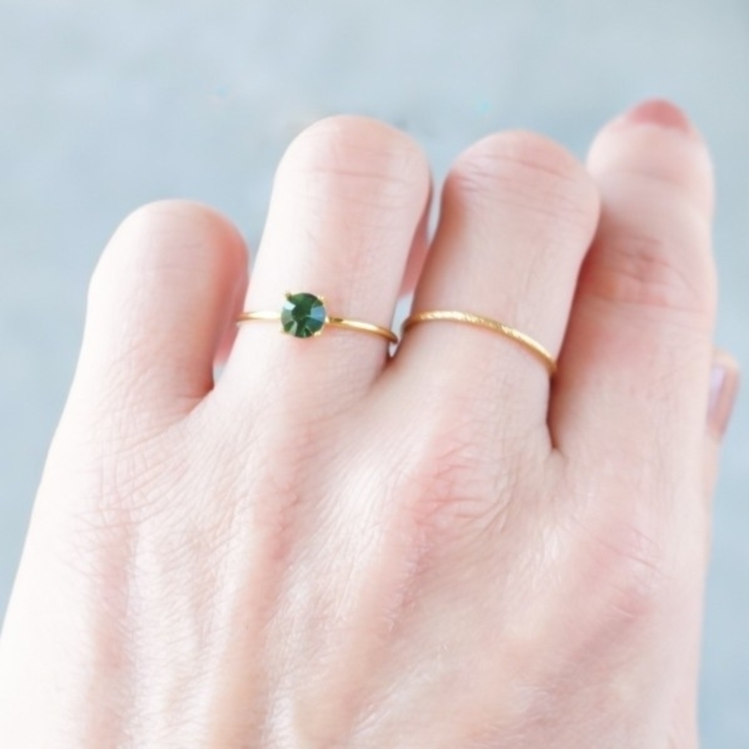エメラルド グリーン ヴィンテージガラス リング 指輪 フリーサイズ 緑 母の日 レディースのアクセサリー(リング(指輪))の商品写真