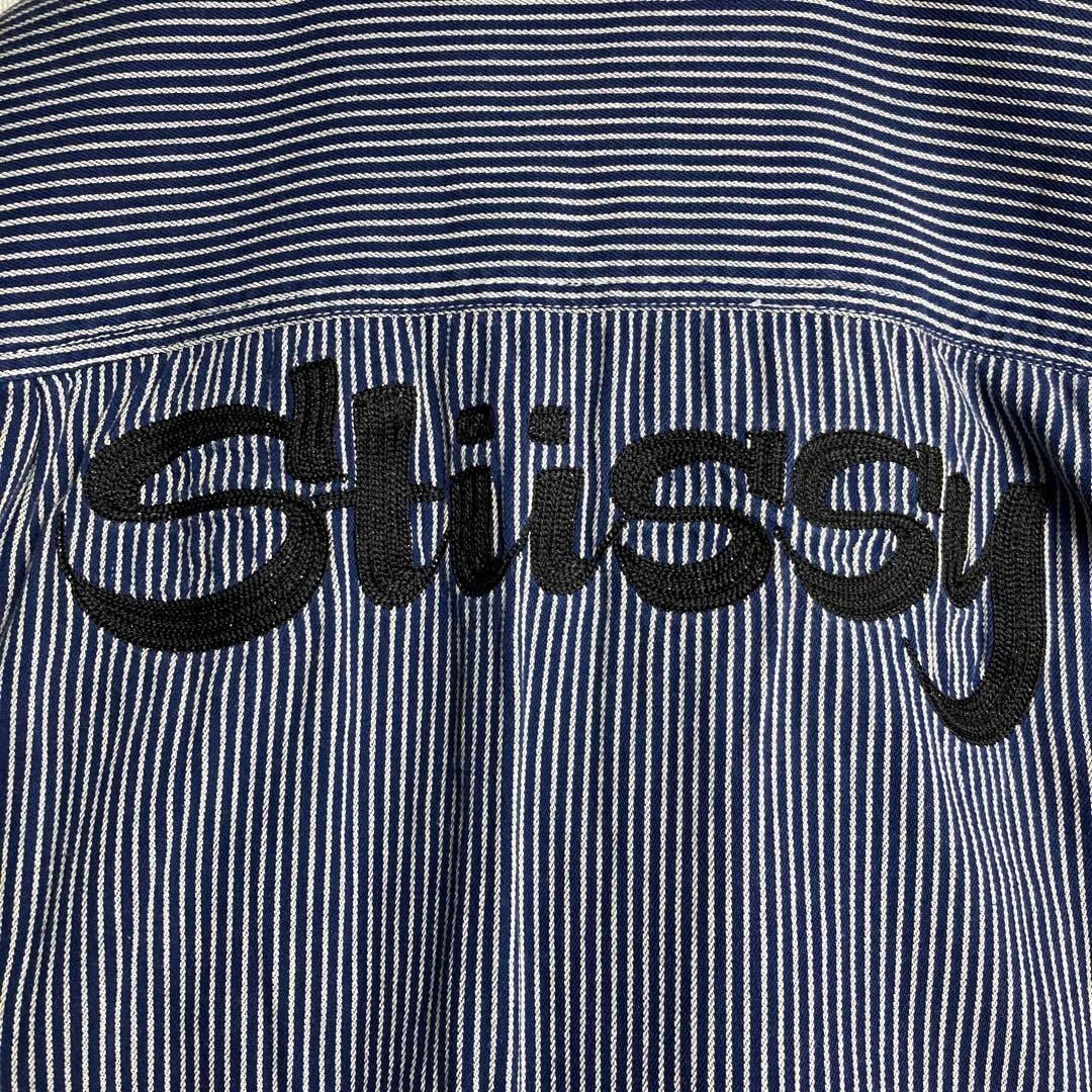 STUSSY(ステューシー)の【美品】ステューシー　ビッグロゴ　刺繍　半袖BDシャツ　胸ポケット　ストライプ メンズのトップス(シャツ)の商品写真