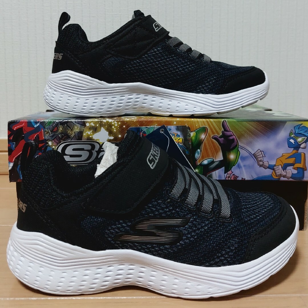 SKECHERS(スケッチャーズ)の【6182】【新品】箱なし17㎝ スケッチャーズ スニーカー キッズ/ベビー/マタニティのキッズ靴/シューズ(15cm~)(スニーカー)の商品写真