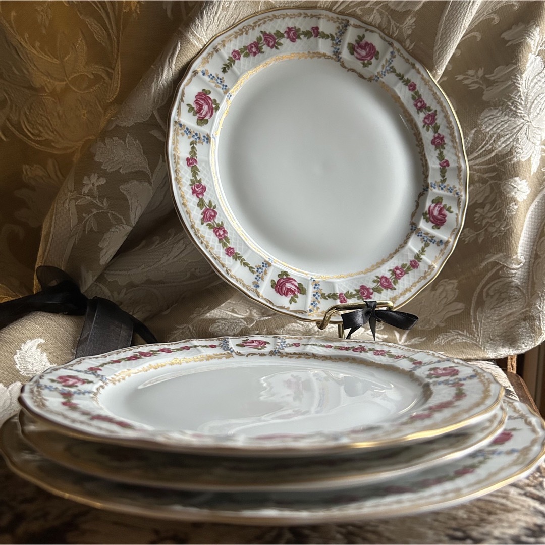 フランス製【ROSE DE LIMOGES】美しい格子レリーフと薔薇プレート4枚 フランス製【ROSE DE LIMOGES】美しい格子レリーフと薔薇プレート4枚