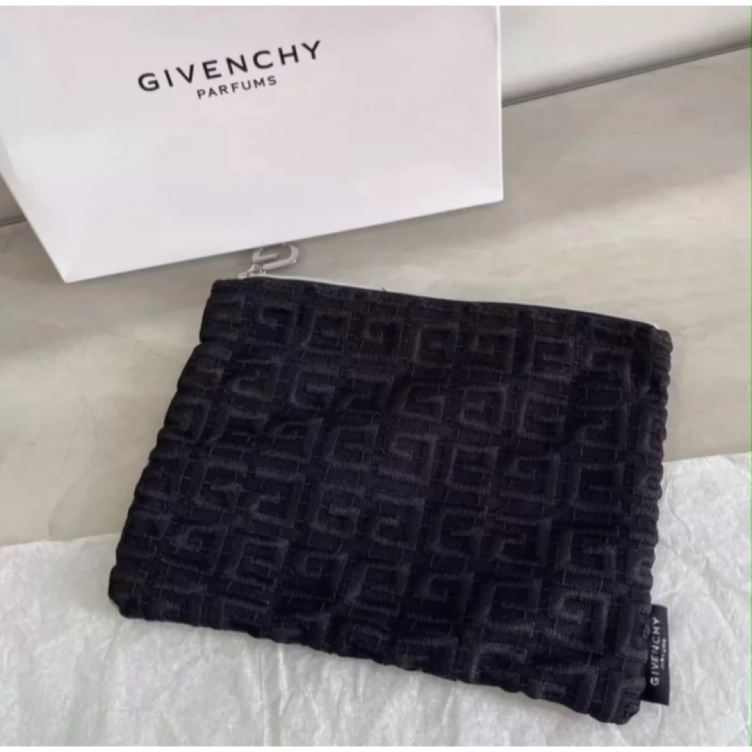 GIVENCHY(ジバンシィ)の新品未使用 ジバンシー GIVENCHY  ノベルティ　ピンク　　ポーチ　正規品 レディースのファッション小物(ポーチ)の商品写真