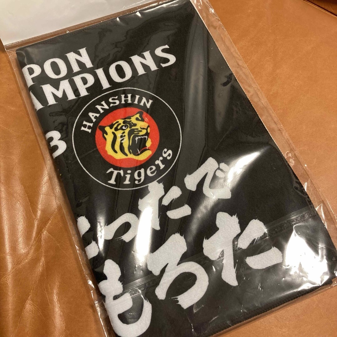 阪神タイガース(ハンシンタイガース)の2023 阪神タイガース 日本一記念筆文字フェイスタオル 甲子園アルプスショップ スポーツ/アウトドアの野球(応援グッズ)の商品写真