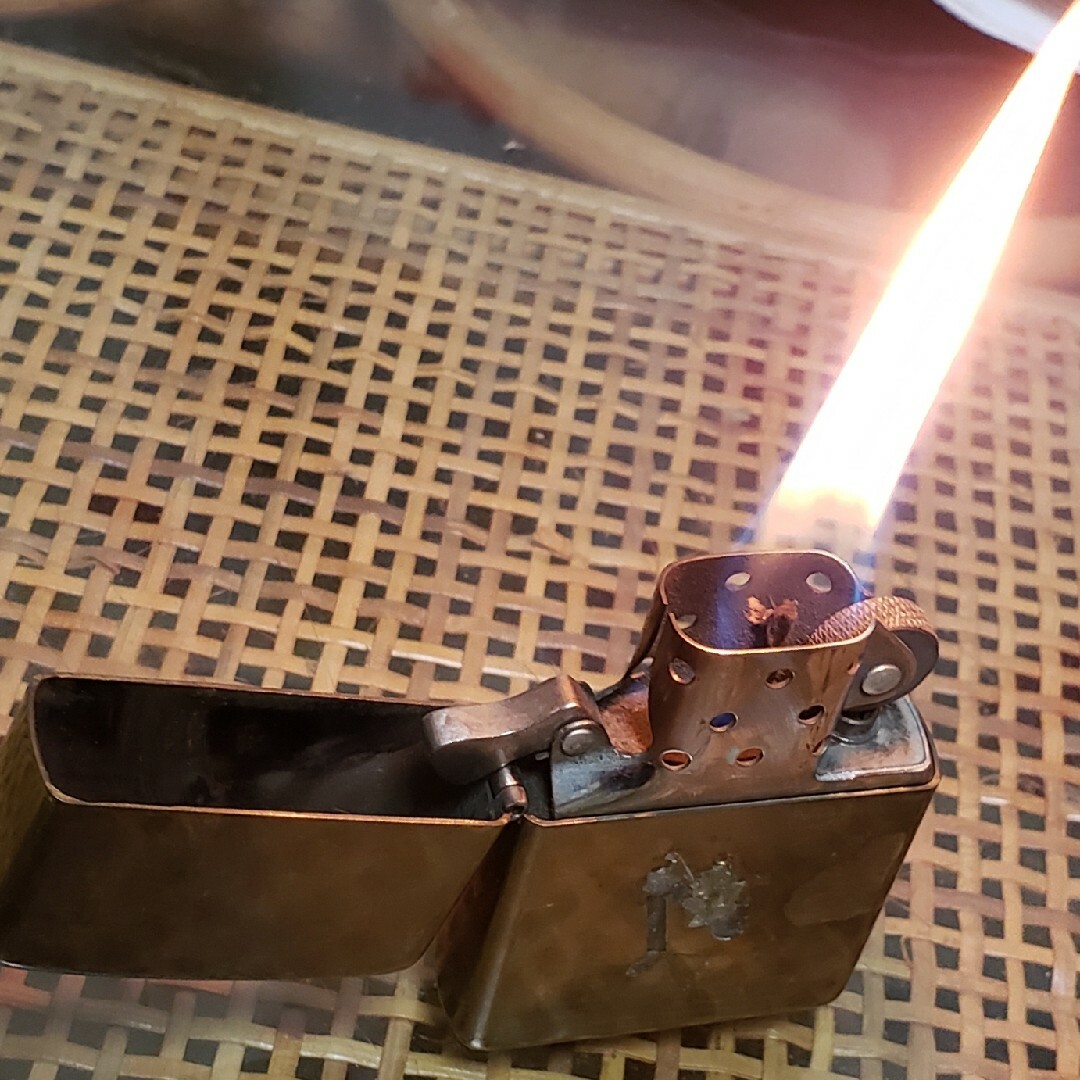 ZIPPO(ジッポー)の送￥0 動作品 ZIPPO ジッポ oil lighter オイルライター 金色 メンズのファッション小物(タバコグッズ)の商品写真