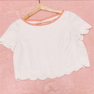 ストロベリーフィールズ(STRAWBERRY-FIELDS)のストロベリーフィールズ　フリルカット　トップス　アイボリー　ピンク　美品(Tシャツ(半袖/袖なし))