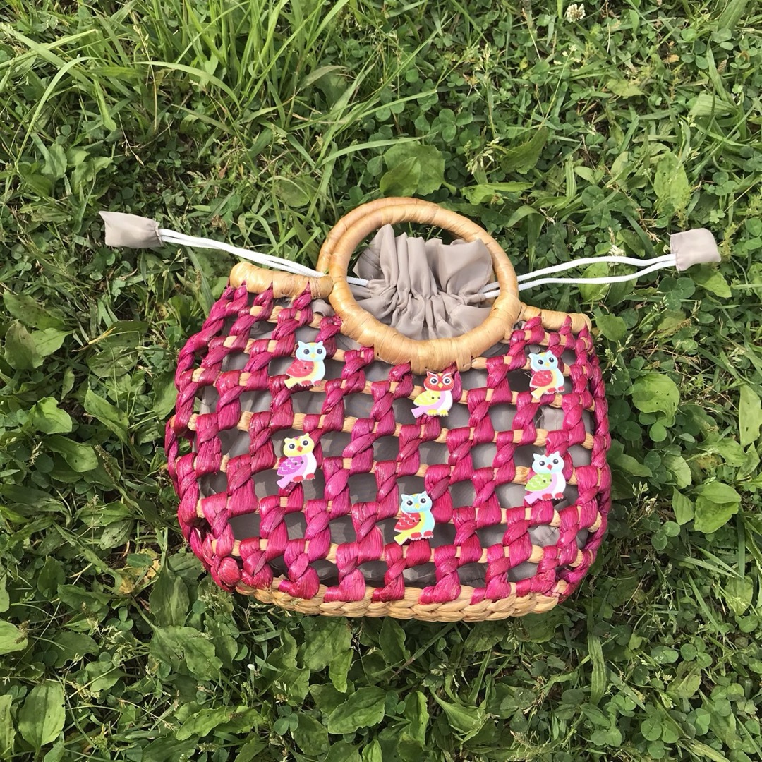 可愛いウッドフクロウかごバッグ　ピンクかごバッグ　夏かごバッグ　着物かごバッグ レディースのバッグ(かごバッグ/ストローバッグ)の商品写真