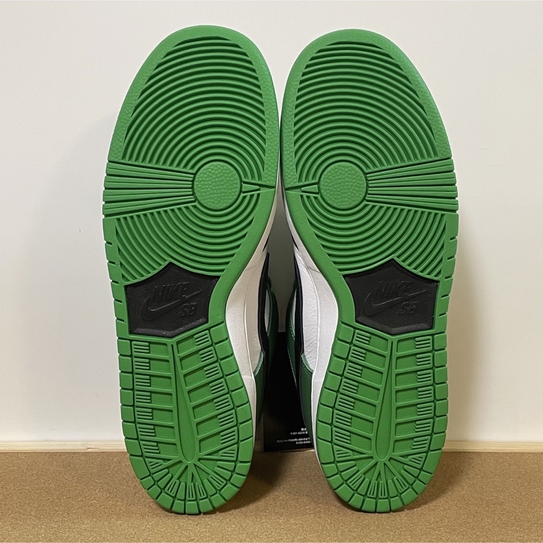NIKE(ナイキ)のNIKE ナイキ　SB ダンク　ロー　クラシック　グリーン メンズの靴/シューズ(スニーカー)の商品写真