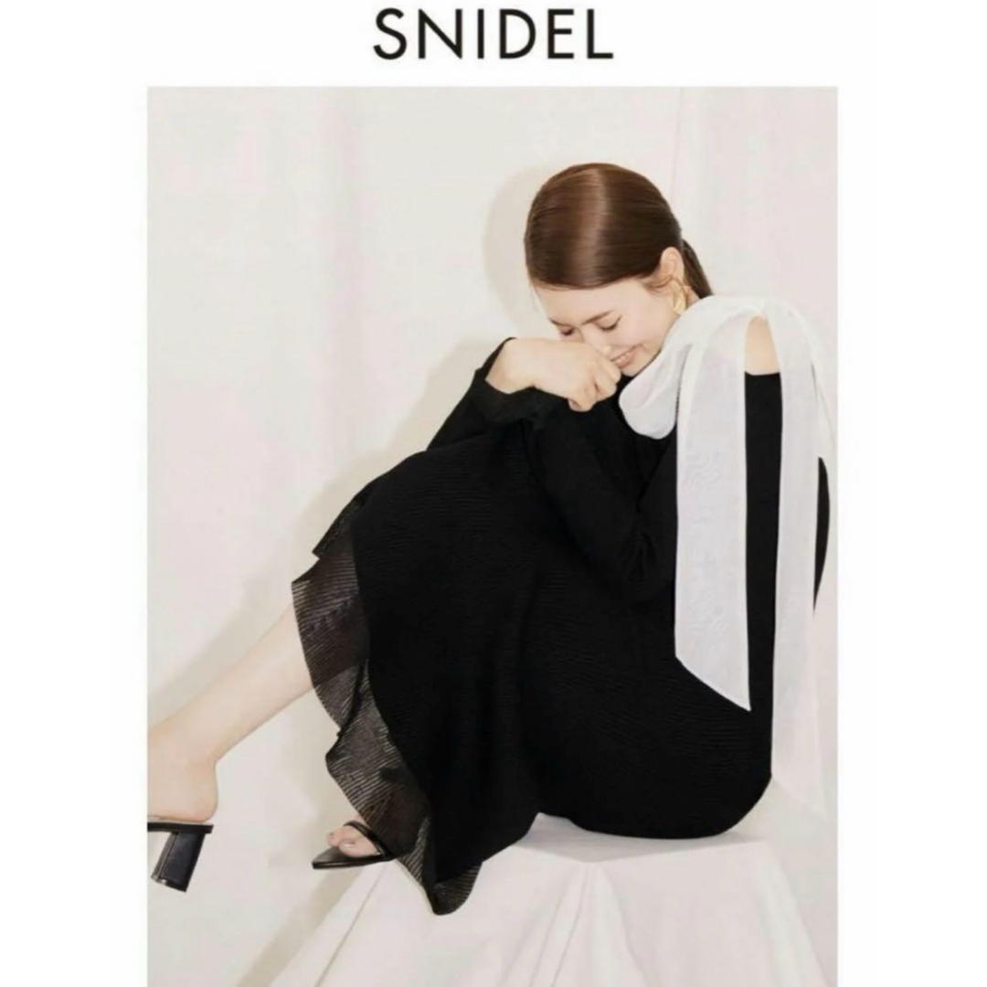 SNIDEL(スナイデル)の正規品　SNIDEL スナイデル　ショルダーリボンアシンメニットワンピース レディースのワンピース(ロングワンピース/マキシワンピース)の商品写真