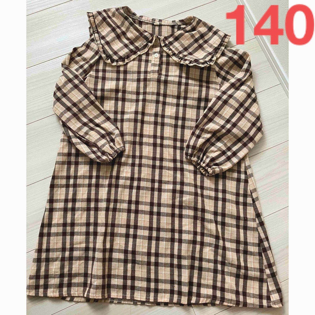 キッズ　セーラー襟　ビッグカーラー　チェック柄ワンピース　140cm キッズ/ベビー/マタニティのキッズ服女の子用(90cm~)(ワンピース)の商品写真