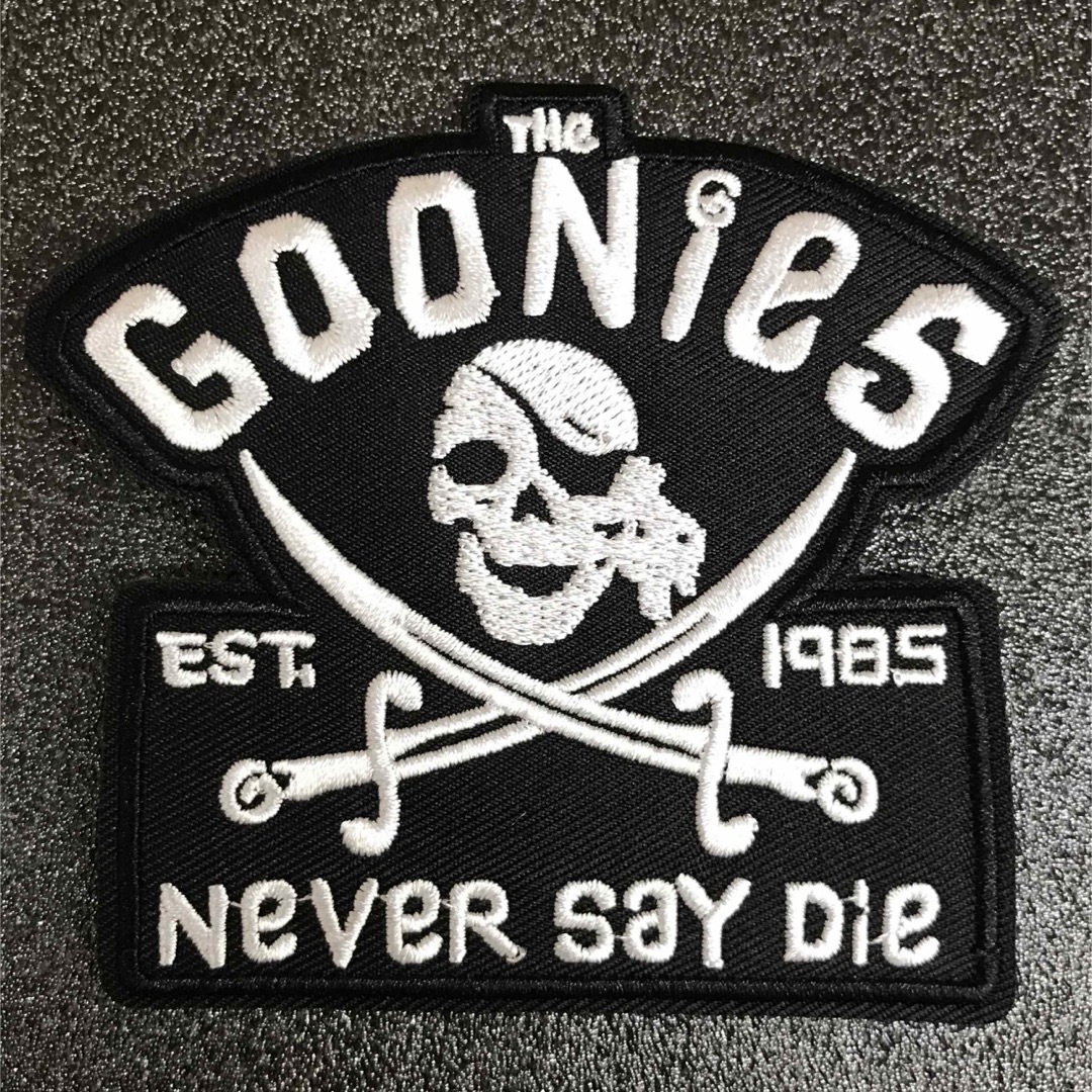 グーニーズ GOONIES 海賊旗モチーフ9×9.5cm アイロワッペン -7 自動車/バイクのバイク(装備/装具)の商品写真