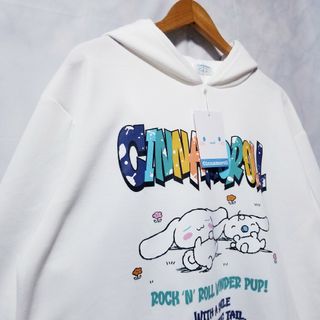 サンリオ(サンリオ)のサンリオ　シナモンロール　新品　パーカー　シナモン　SANRIO　□訳あり品□(パーカー)