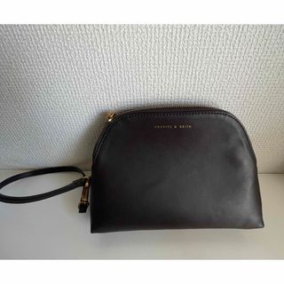 チャールズアンドキース(Charles and Keith)の【正規店購入】CHARLES & KEITH ブラウンポーチ(ポーチ)