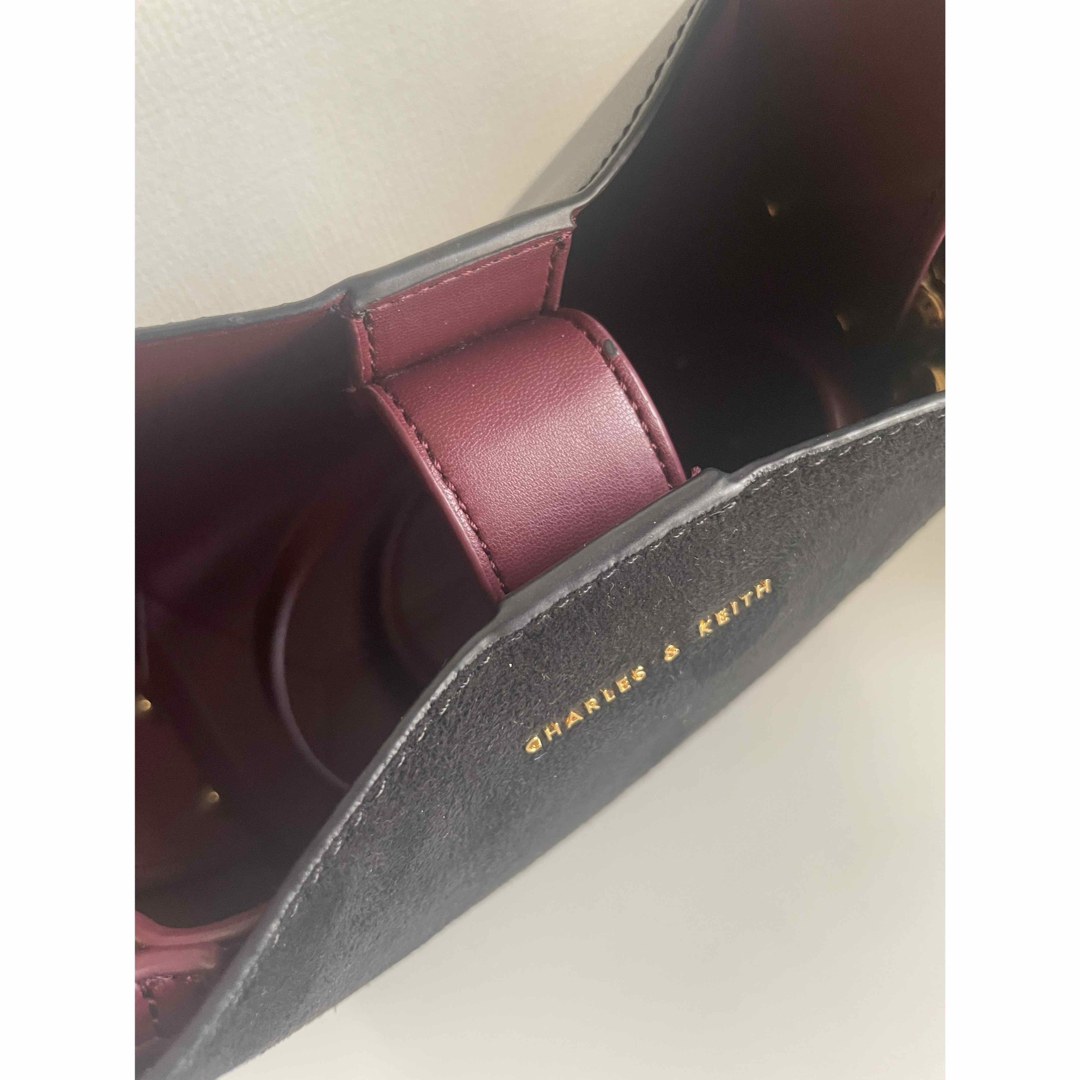 Charles and Keith(チャールズアンドキース)のCHARLES & KEITH テクスチャードバケツバッグ （Black） レディースのバッグ(ハンドバッグ)の商品写真