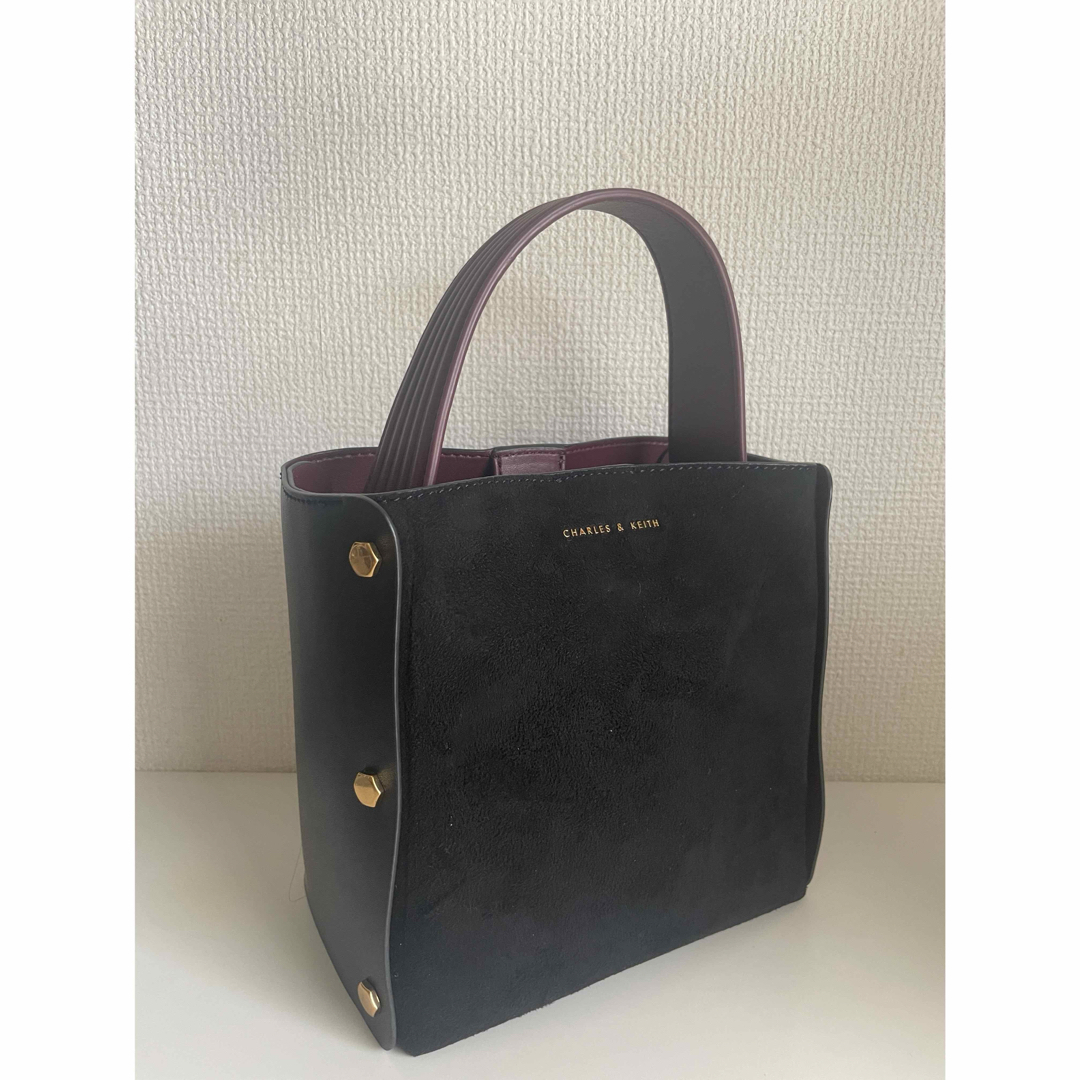 Charles and Keith(チャールズアンドキース)のCHARLES & KEITH テクスチャードバケツバッグ （Black） レディースのバッグ(ハンドバッグ)の商品写真