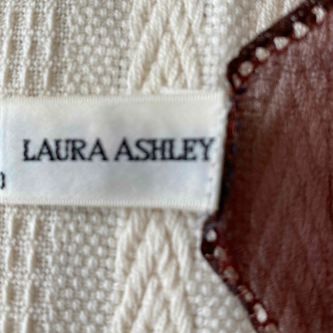 LAURA ASHLEY(ローラアシュレイ)のLAURA ASHLEY  ローラアシュレイ　シルクシフォンスカーフ　花柄 レディースのファッション小物(バンダナ/スカーフ)の商品写真