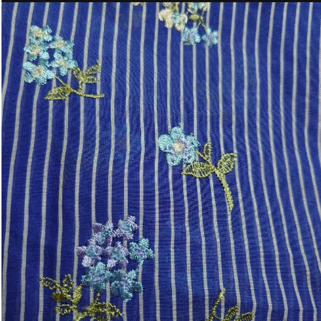 TOCCA(トッカ)のTOCCA ハンカチ 刺繍 青 レディースのファッション小物(ハンカチ)の商品写真
