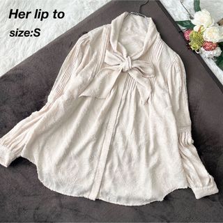 ハーリップトゥ(Her lip to)のハーリップトゥBow-Tie Lace Trimming Blouse ベージュ(シャツ/ブラウス(長袖/七分))