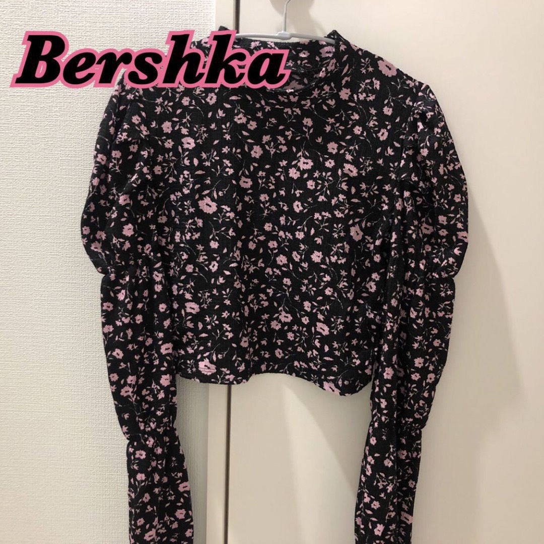 Bershka(ベルシュカ)のBershka ブラウス 花柄 トップス レディースのトップス(シャツ/ブラウス(長袖/七分))の商品写真