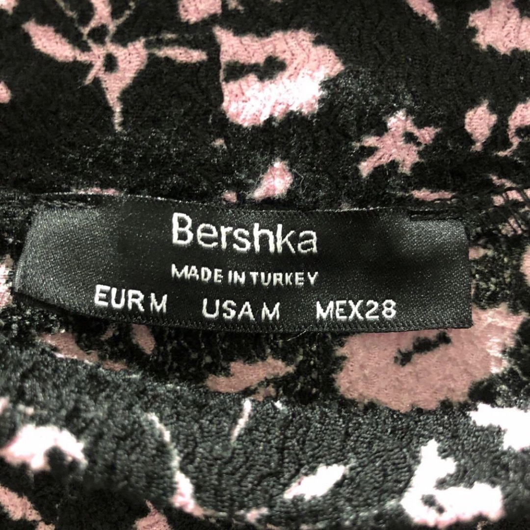 Bershka(ベルシュカ)のBershka ブラウス 花柄 トップス レディースのトップス(シャツ/ブラウス(長袖/七分))の商品写真