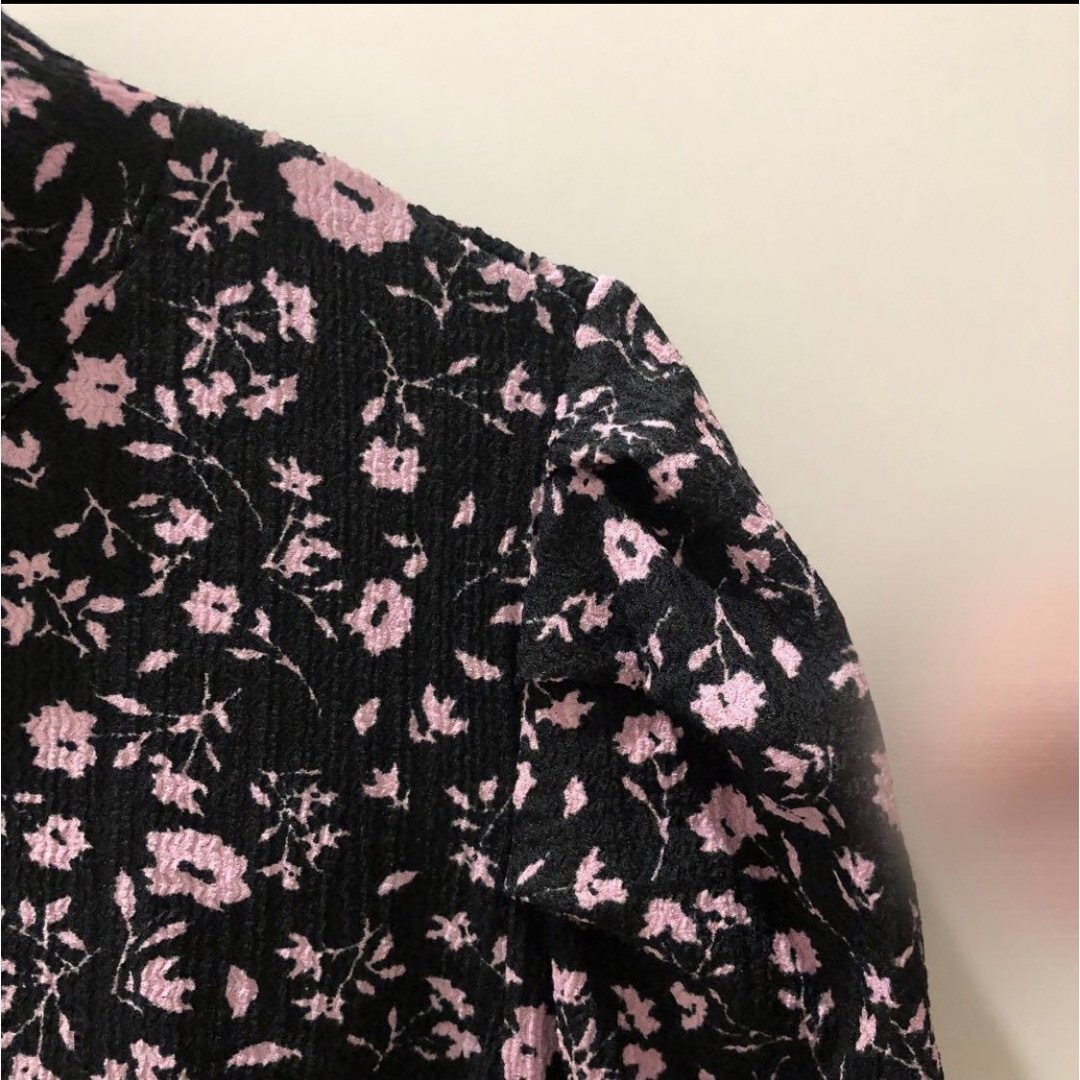 Bershka(ベルシュカ)のBershka ブラウス 花柄 トップス レディースのトップス(シャツ/ブラウス(長袖/七分))の商品写真