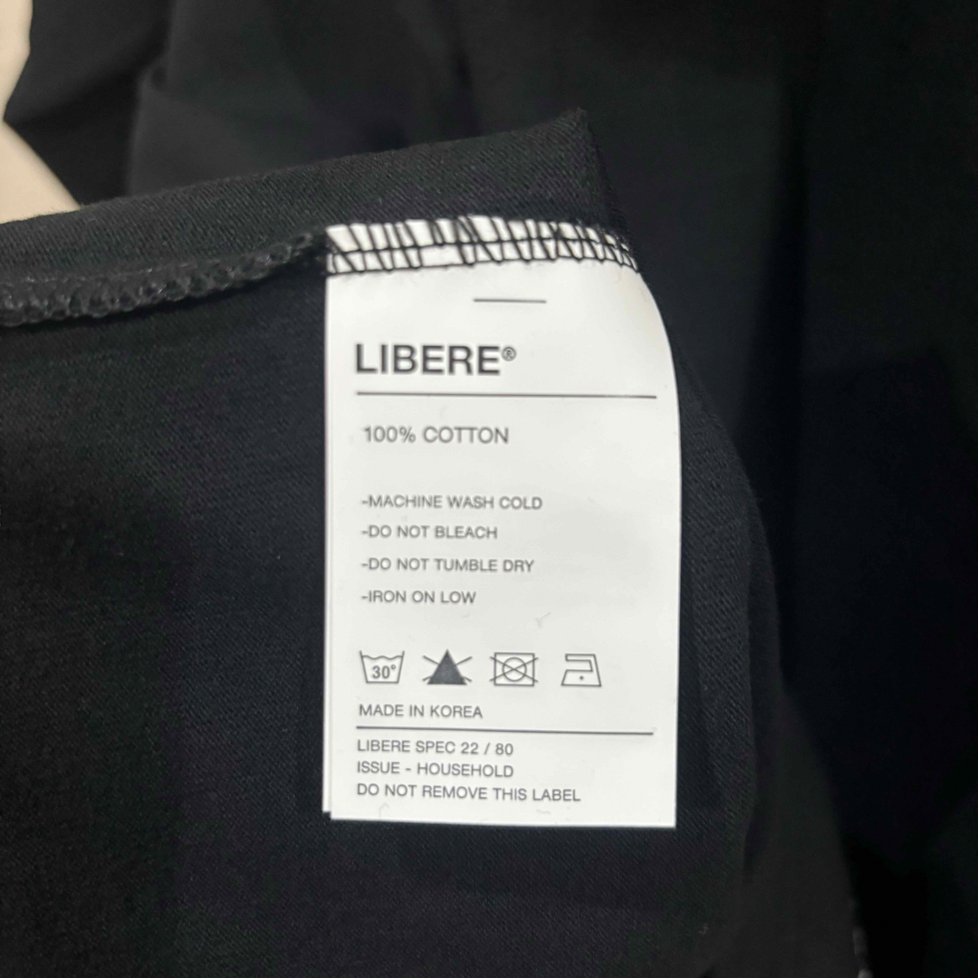 新品【LIBERE】リベーレ　長袖　ロゴ　Ｔシャツ　ブラック　Ｍ メンズのトップス(Tシャツ/カットソー(七分/長袖))の商品写真