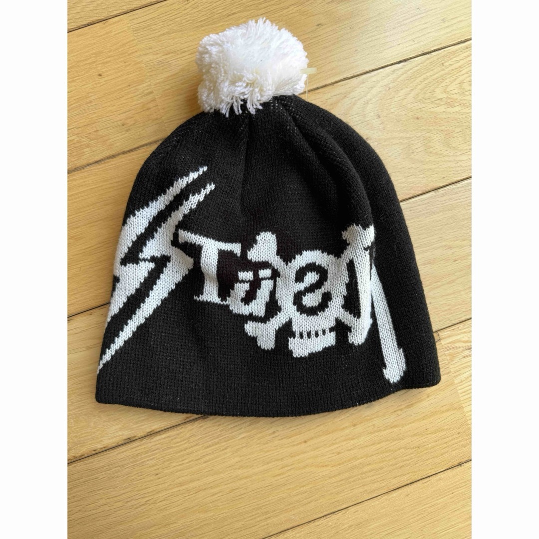 STUSSY(ステューシー)のSTUSSY ステューシー ニット帽 帽子 新品未使用 タグ付け 美品 即納 レディースの帽子(ニット帽/ビーニー)の商品写真