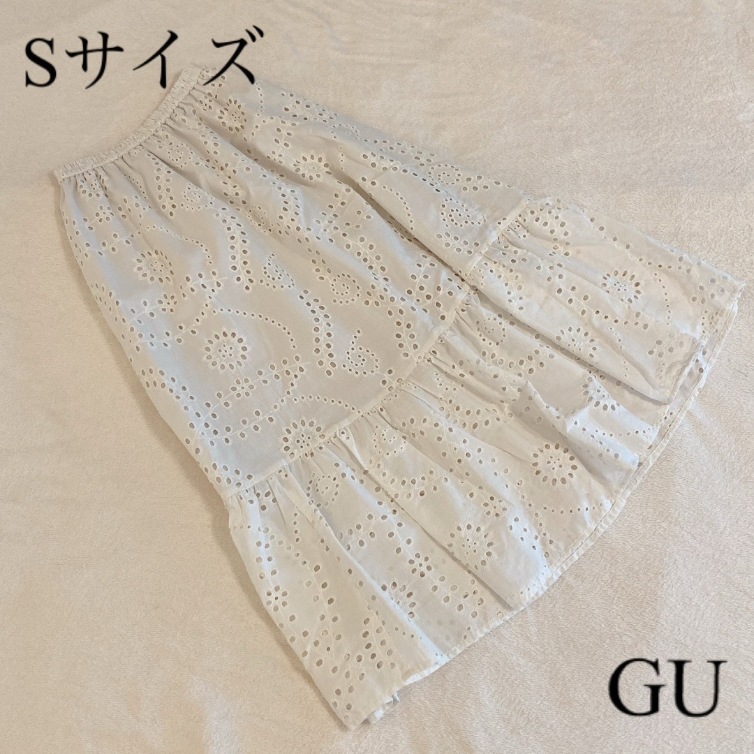 GU(ジーユー)のコットンレースティアードロングスカート Sサイズ GU ホワイトスカート レディースのスカート(ロングスカート)の商品写真