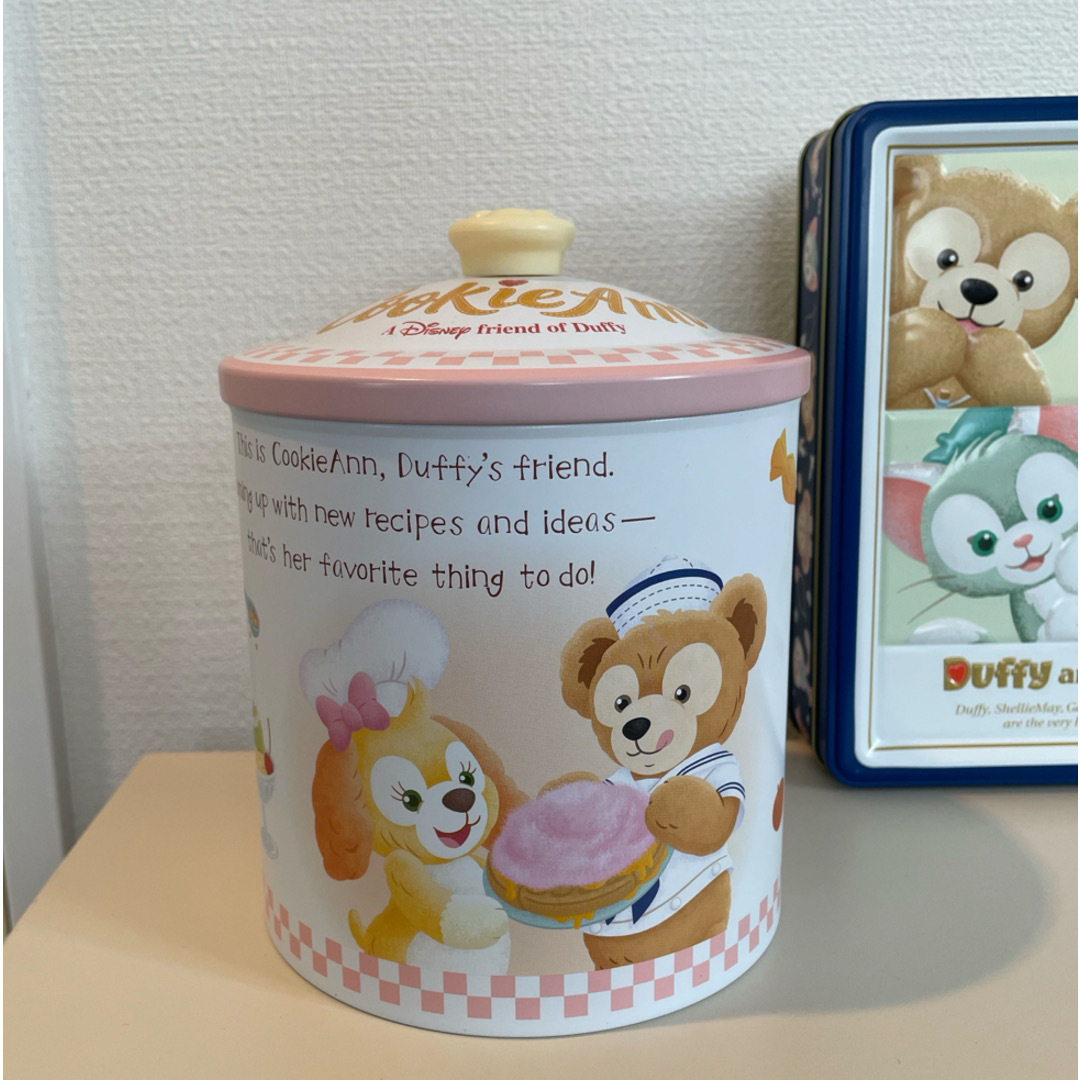 Disney(ディズニー)のディズニーシー ダッフィー クッキーアン 缶 2点セット【美品】※缶のみ 肉球 インテリア/住まい/日用品のキッチン/食器(容器)の商品写真