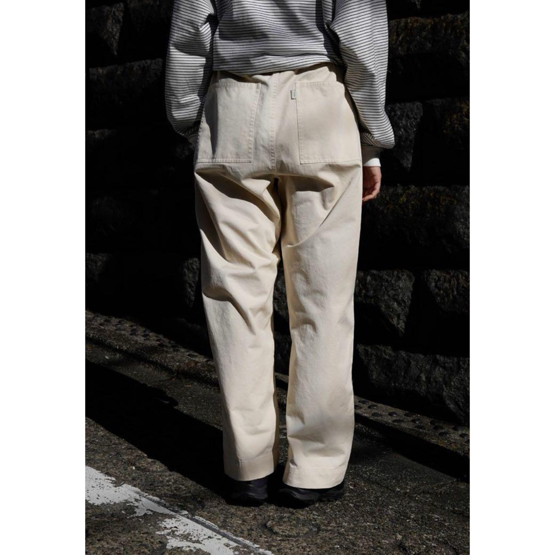 1LDK SELECT(ワンエルディーケーセレクト)の【新品未使用】EVCON FATIGUE PANTS  OFF WHITE レディースのパンツ(カジュアルパンツ)の商品写真