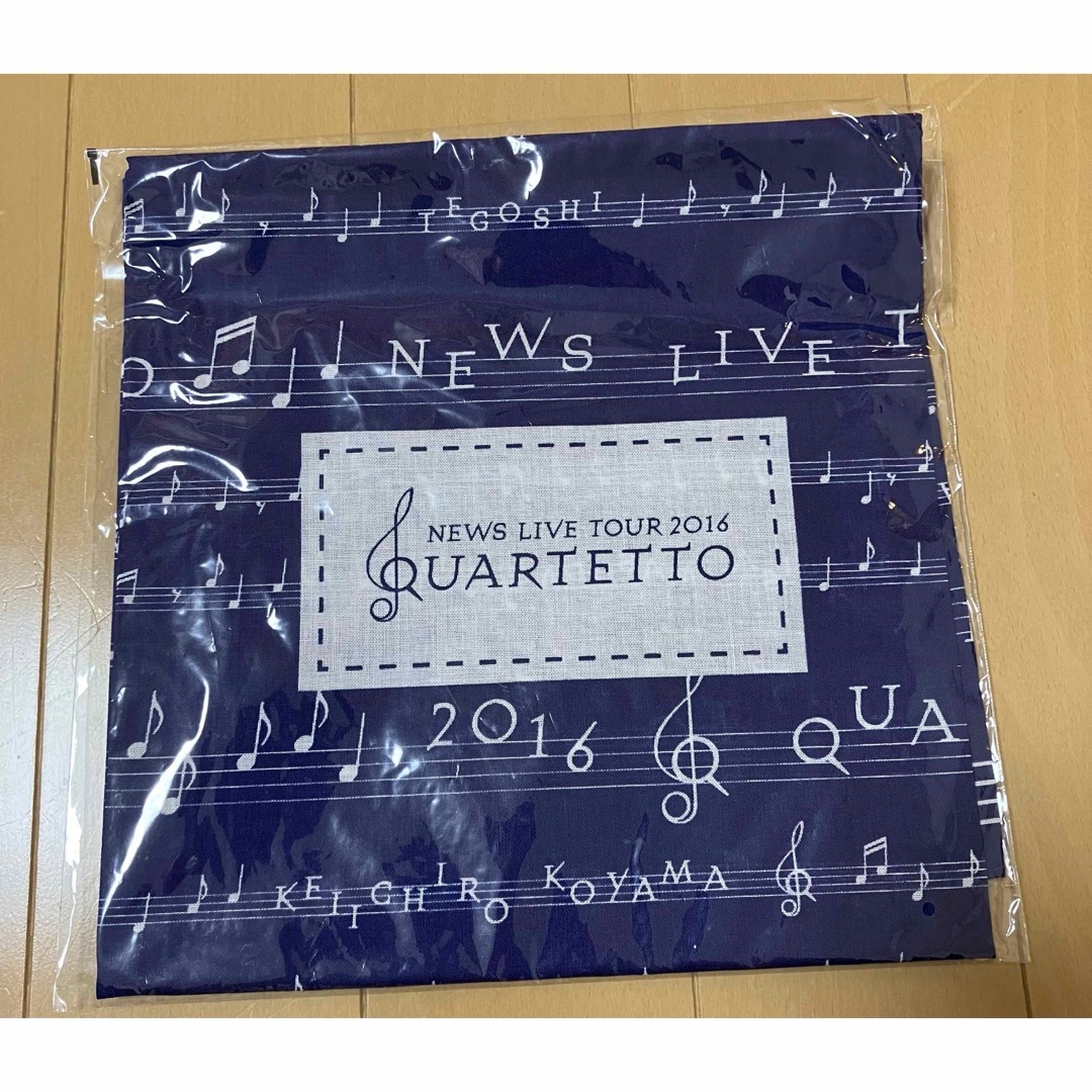 NEWS(ニュース)のNEWS quartetto バンダナ エンタメ/ホビーのタレントグッズ(アイドルグッズ)の商品写真